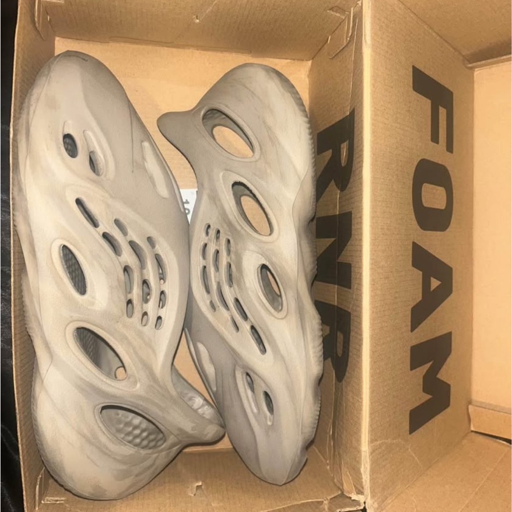 Yeezy Foam RNR Stone sage